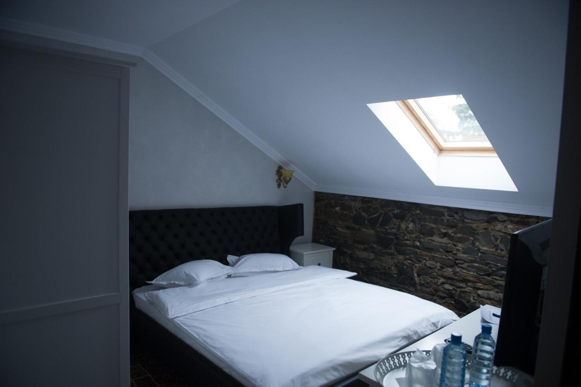Regal 1880 Hotel Sinaia Room photo